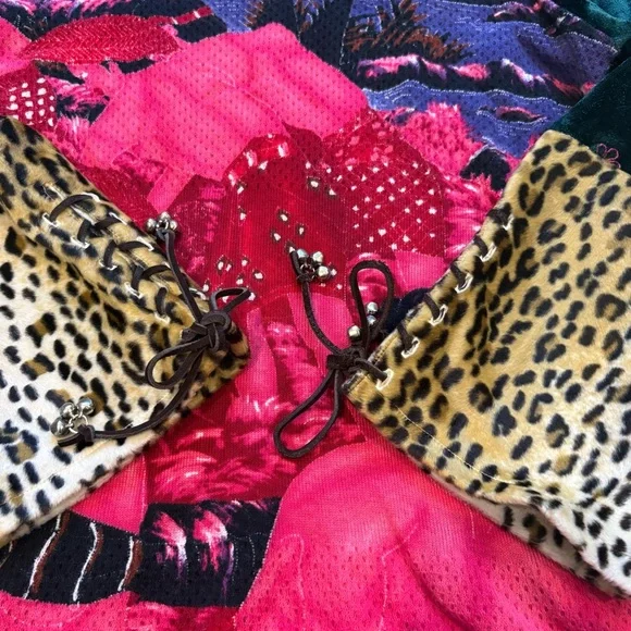 Vintage CUSTO BARCELONA Artistic Psychedelic
Print Velvet Top, Sz L (runs small) - Picture 11 of 13